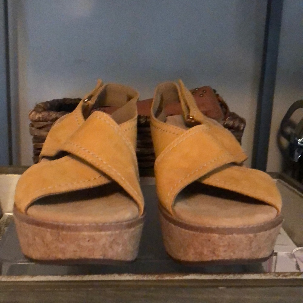 Clark’s wedge suede sandals  NWOB size 9